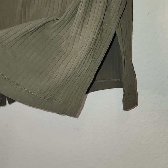 Doe & Rea top with stripes and slits on side NWOT - Picture 4 of 5